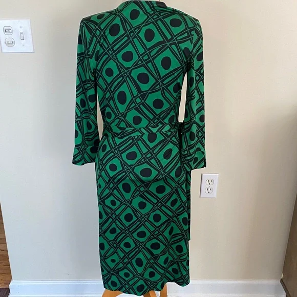 Diane Von Furstenberg vintage style silk jersey wrap midi dress. Size 10 - Picture 3 of 7
